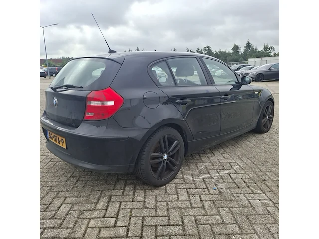 Personenauto bmw, 1 serie 116i, zwart, bouwjaar 2009 - afbeelding 93 van  134