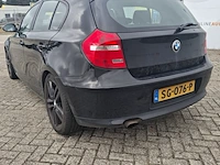 Personenauto bmw, 1 serie 116i, zwart, bouwjaar 2009 - afbeelding 95 van  134