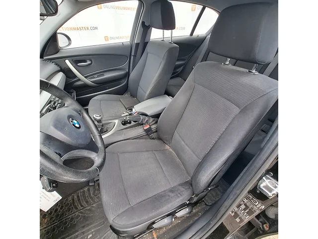 Personenauto bmw, 1 serie 116i, zwart, bouwjaar 2009 - afbeelding 100 van  134