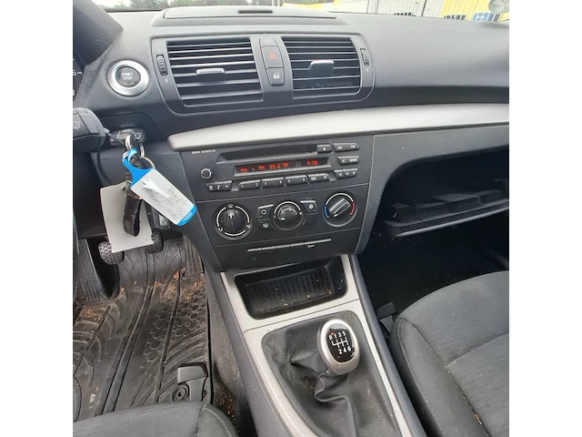 Personenauto bmw, 1 serie 116i, zwart, bouwjaar 2009 - afbeelding 108 van  134
