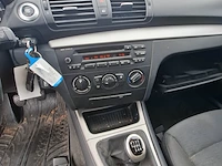 Personenauto bmw, 1 serie 116i, zwart, bouwjaar 2009 - afbeelding 108 van  134