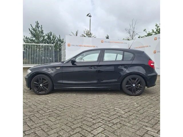 Personenauto bmw, 1 serie 116i, zwart, bouwjaar 2009 - afbeelding 113 van  134