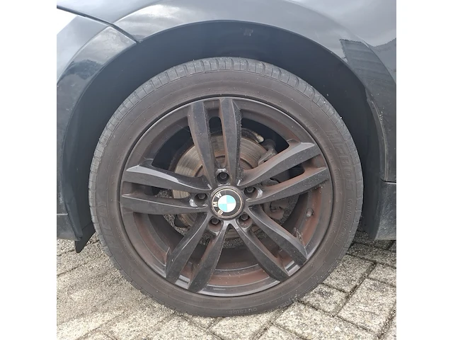 Personenauto bmw, 1 serie 116i, zwart, bouwjaar 2009 - afbeelding 128 van  134
