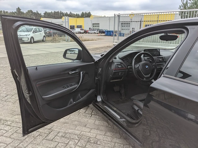 Personenauto bmw, 1-serie 116i, zwart, bouwjaar 2012 - afbeelding 2 van  62