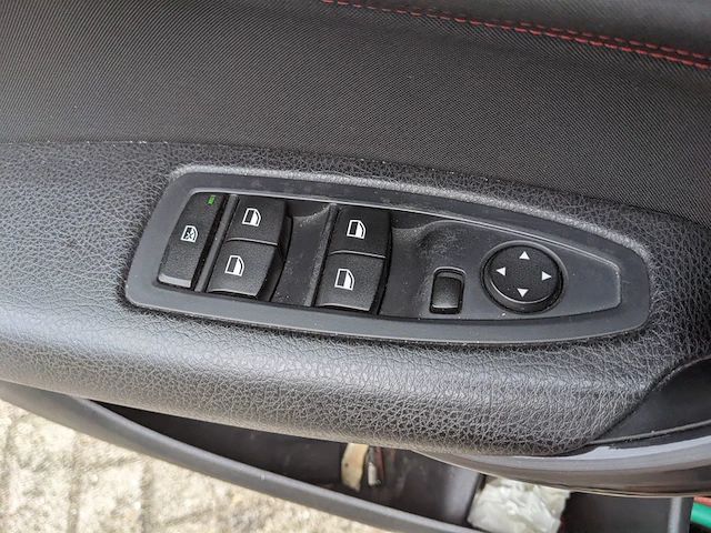 Personenauto bmw, 1-serie 116i, zwart, bouwjaar 2012 - afbeelding 15 van  62