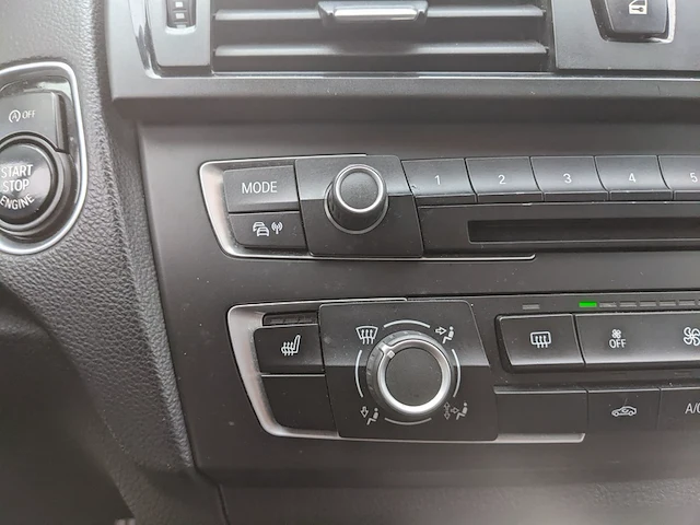 Personenauto bmw, 1-serie 116i, zwart, bouwjaar 2012 - afbeelding 21 van  62