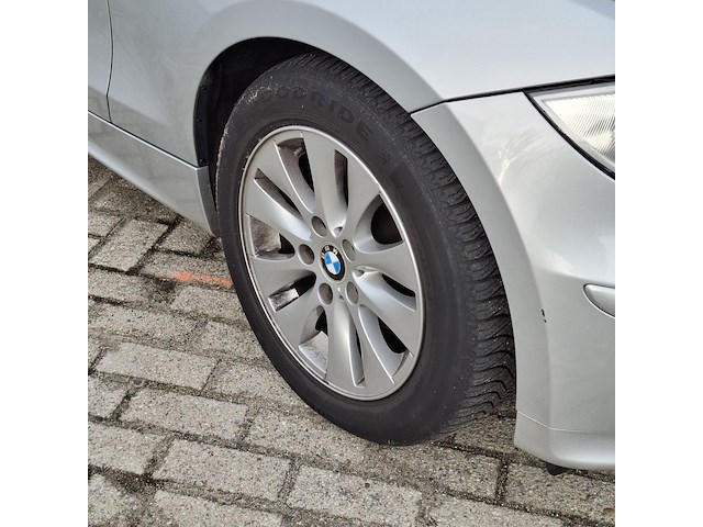 Personenauto bmw, 1-serie 120i, grijs, bouwjaar 2006 - afbeelding 2 van  56