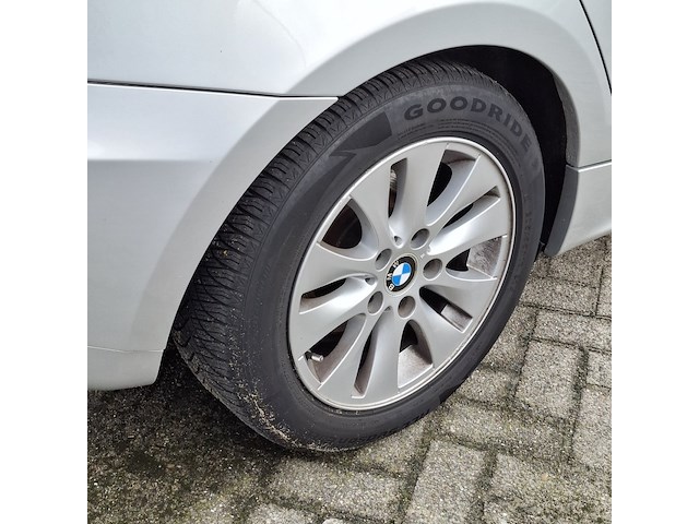 Personenauto bmw, 1-serie 120i, grijs, bouwjaar 2006 - afbeelding 3 van  56