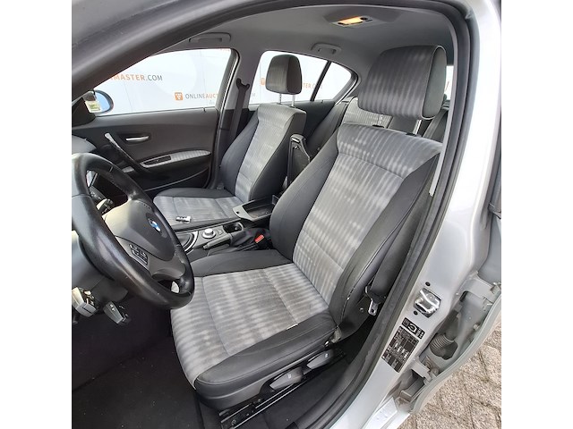 Personenauto bmw, 1-serie 120i, grijs, bouwjaar 2006 - afbeelding 8 van  56