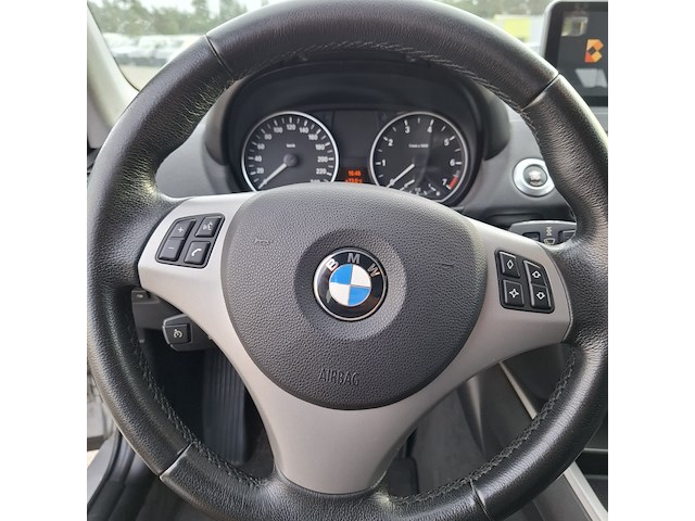 Personenauto bmw, 1-serie 120i, grijs, bouwjaar 2006 - afbeelding 9 van  56
