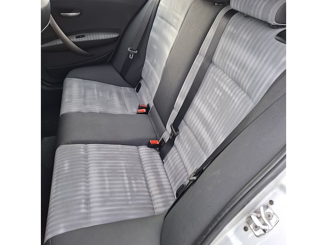 Personenauto bmw, 1-serie 120i, grijs, bouwjaar 2006 - afbeelding 32 van  56