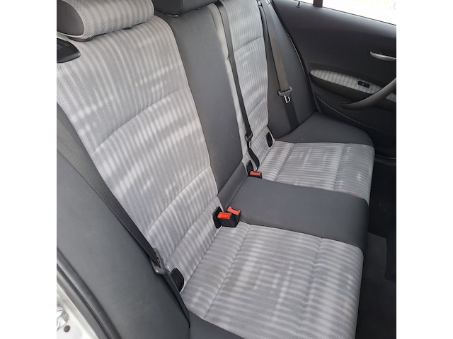 Personenauto bmw, 1-serie 120i, grijs, bouwjaar 2006 - afbeelding 38 van  56