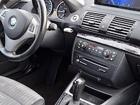 Personenauto bmw, 1-serie 120i, grijs, bouwjaar 2006 - afbeelding 40 van  56