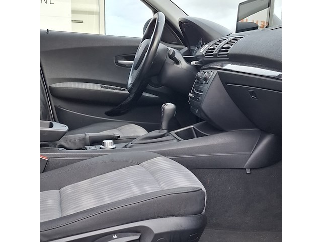 Personenauto bmw, 1-serie 120i, grijs, bouwjaar 2006 - afbeelding 41 van  56