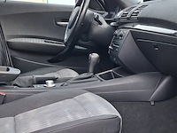 Personenauto bmw, 1-serie 120i, grijs, bouwjaar 2006 - afbeelding 41 van  56