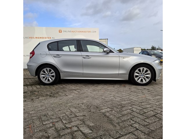 Personenauto bmw, 1-serie 120i, grijs, bouwjaar 2006 - afbeelding 34 van  56