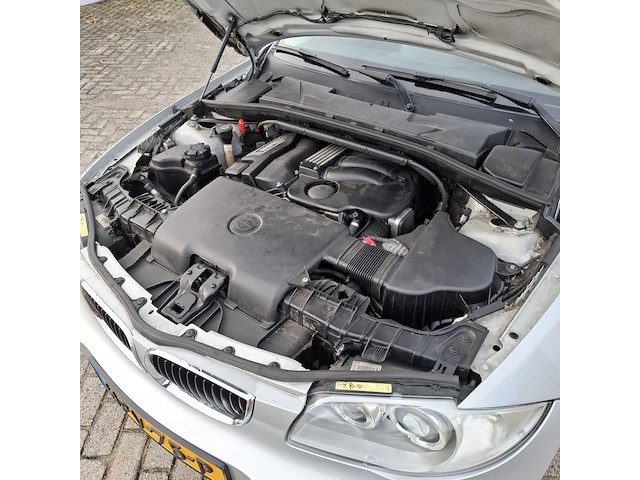 Personenauto bmw, 1-serie 120i, grijs, bouwjaar 2006 - afbeelding 47 van  56