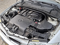 Personenauto bmw, 1-serie 120i, grijs, bouwjaar 2006 - afbeelding 47 van  56