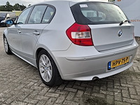 Personenauto bmw, 1-serie 120i, grijs, bouwjaar 2006 - afbeelding 54 van  56