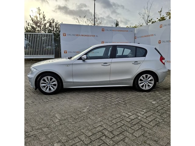 Personenauto bmw, 1-serie 120i, grijs, bouwjaar 2006 - afbeelding 55 van  56
