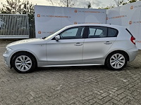 Personenauto bmw, 1-serie 120i, grijs, bouwjaar 2006 - afbeelding 55 van  56