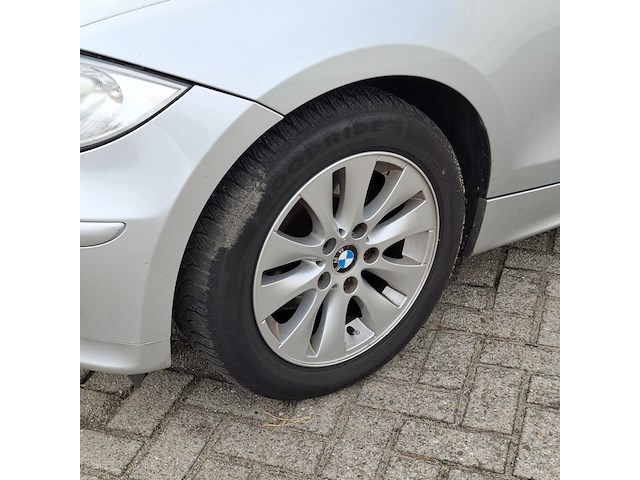 Personenauto bmw, 1-serie 120i, grijs, bouwjaar 2006 - afbeelding 56 van  56