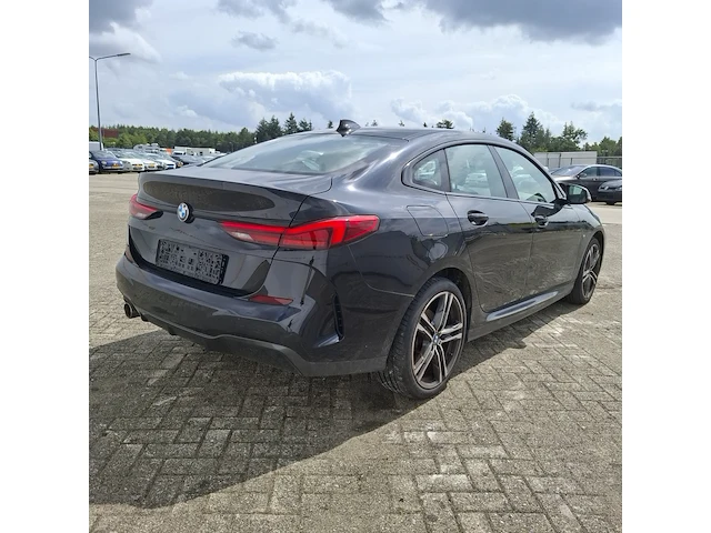 Personenauto bmw, 2-serie 218i - afbeelding 31 van  35