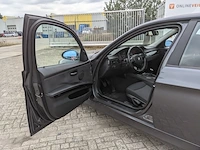 Personenauto bmw, 3 -serie, 320i , zwart, bouwjaar 2006 - afbeelding 2 van  40