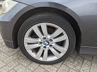Personenauto bmw, 3 -serie, 320i , zwart, bouwjaar 2006 - afbeelding 15 van  40