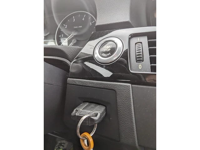 Personenauto bmw, 3 -serie, 320i , zwart, bouwjaar 2006 - afbeelding 33 van  40