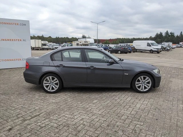 Personenauto bmw, 3 -serie, 320i , zwart, bouwjaar 2006 - afbeelding 36 van  40