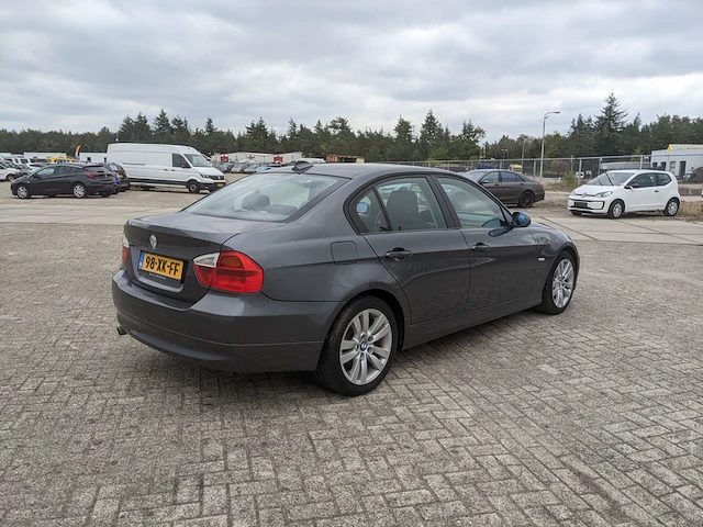 Personenauto bmw, 3 -serie, 320i , zwart, bouwjaar 2006 - afbeelding 37 van  40