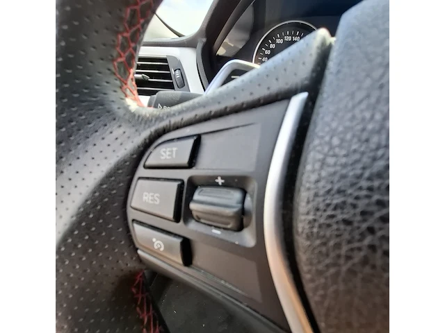 Personenauto bmw, 3-serie 320i executive - afbeelding 18 van  40