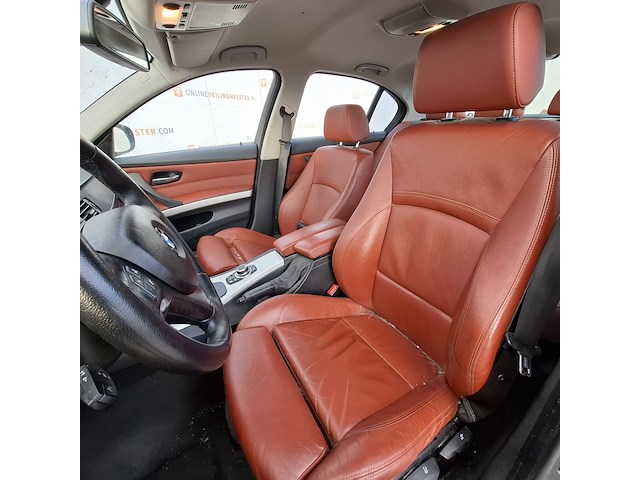 Personenauto bmw, 3-serie 320i, grijs, bouwjaar 2009 - afbeelding 2 van  44