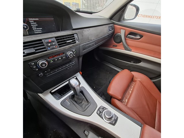 Personenauto bmw, 3-serie 320i, grijs, bouwjaar 2009 - afbeelding 8 van  44