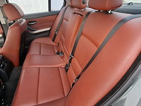 Personenauto bmw, 3-serie 320i, grijs, bouwjaar 2009 - afbeelding 10 van  44