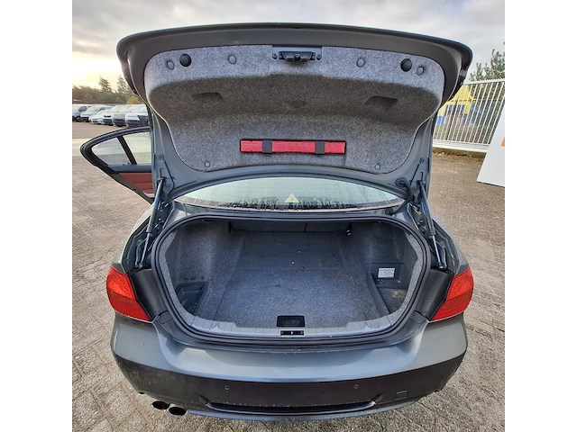 Personenauto bmw, 3-serie 320i, grijs, bouwjaar 2009 - afbeelding 11 van  44