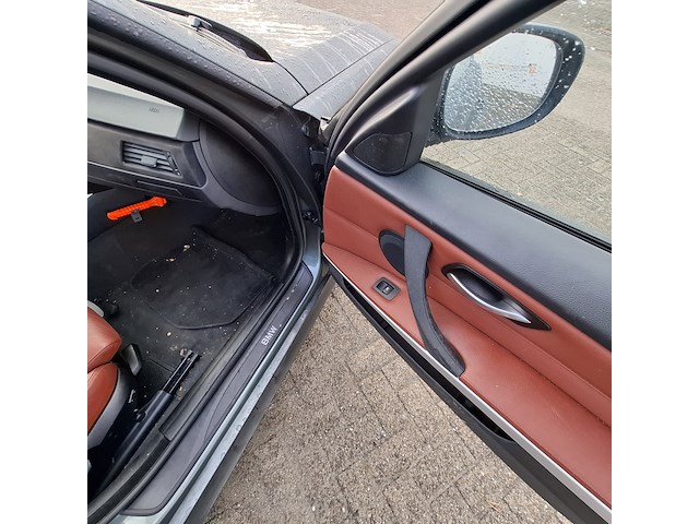 Personenauto bmw, 3-serie 320i, grijs, bouwjaar 2009 - afbeelding 16 van  44