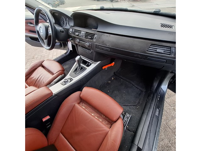 Personenauto bmw, 3-serie 320i, grijs, bouwjaar 2009 - afbeelding 17 van  44