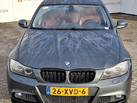 Personenauto bmw, 3-serie 320i, grijs, bouwjaar 2009 - afbeelding 12 van  44