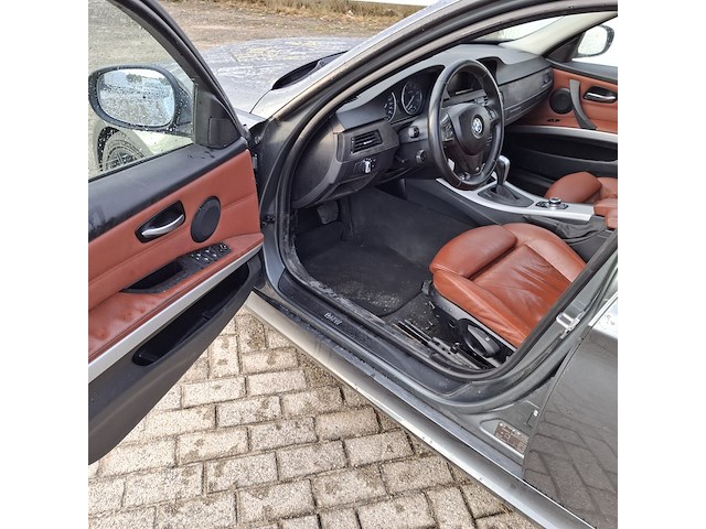 Personenauto bmw, 3-serie 320i, grijs, bouwjaar 2009 - afbeelding 43 van  44