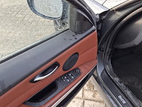 Personenauto bmw, 3-serie 320i, grijs, bouwjaar 2009 - afbeelding 44 van  44