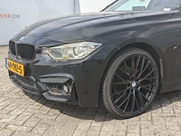Personenauto bmw, 320i high executive, zwart, bouwjaar 2001 - afbeelding 2 van  53