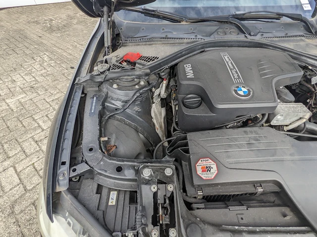 Personenauto bmw, 320i high executive, zwart, bouwjaar 2001 - afbeelding 35 van  53