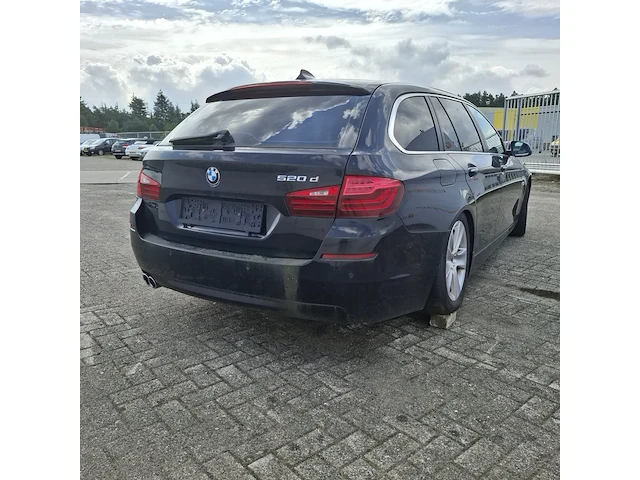 Personenauto bmw, 520d - afbeelding 30 van  34