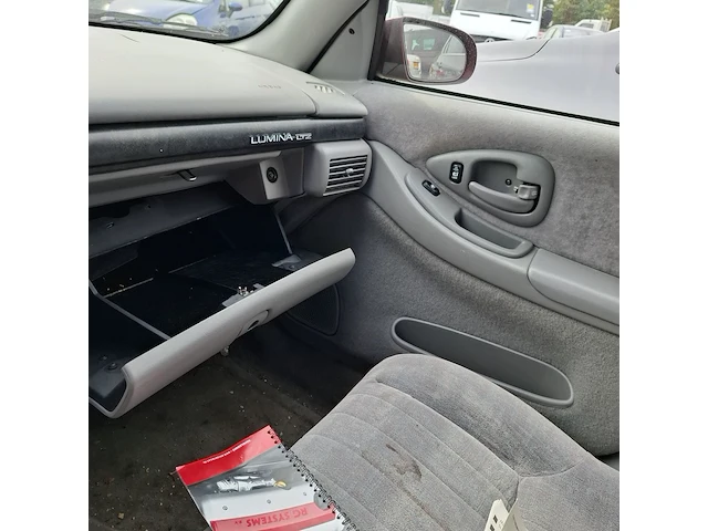 Personenauto chevrolet, lumina 3.1 v6 a, rood, 1997 - afbeelding 7 van  27