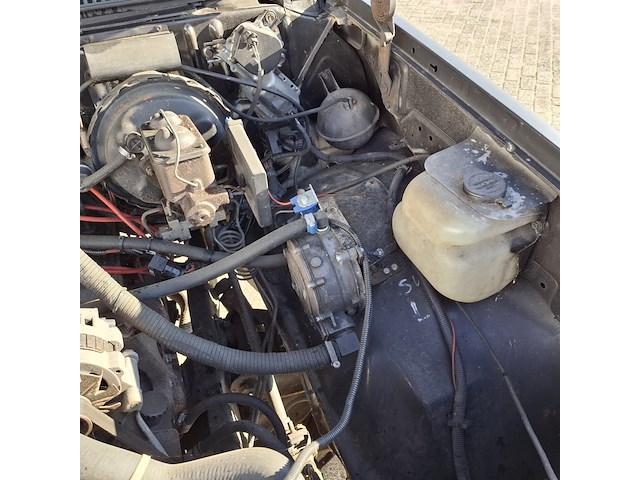 Personenauto, chevrolet, suburban , 1981 - afbeelding 14 van  30