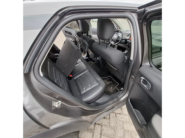 Personenauto citroën, c4 cactus 1.2 puretech shine, grijs, bouwjaar 2018 - afbeelding 19 van  48