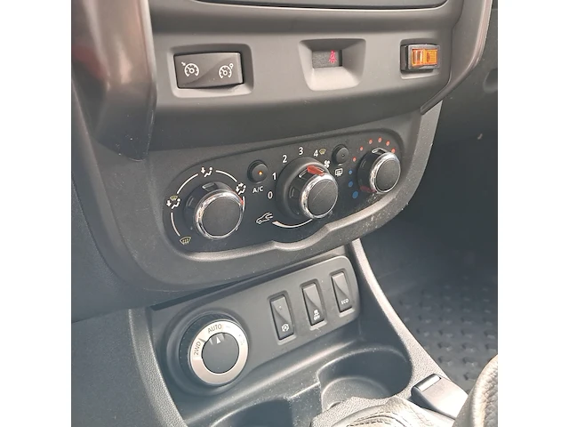 Personenauto dacia, duster 1.2 tce 4x4 lauréate, bouwjaar 2017 - afbeelding 35 van  49