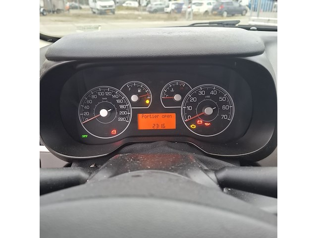 Personenauto fiat , grande punto 1.4 dynamic, bouwjaar 2007 - afbeelding 13 van  45